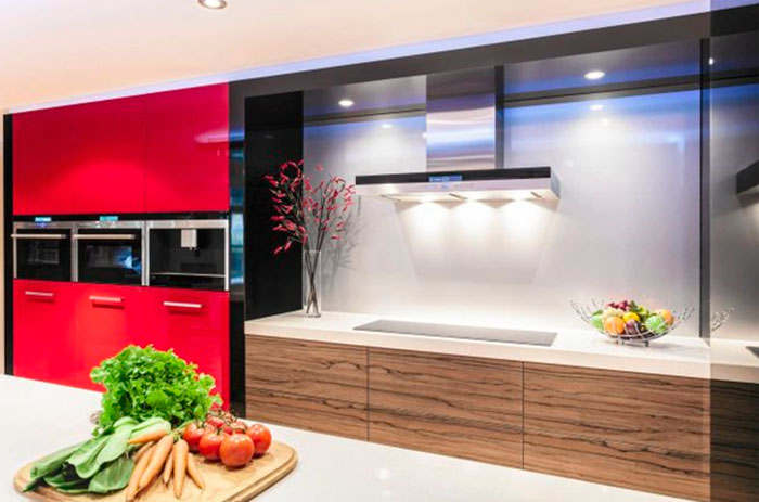 Дизайн кухни в красном цвете