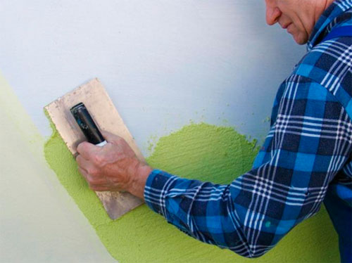 Структурная краска для стен – фото нанесения шпателем