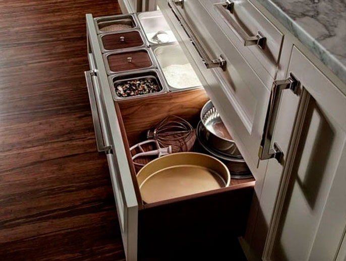 Выдвижные шкафы и разделители для кухонных ящиков