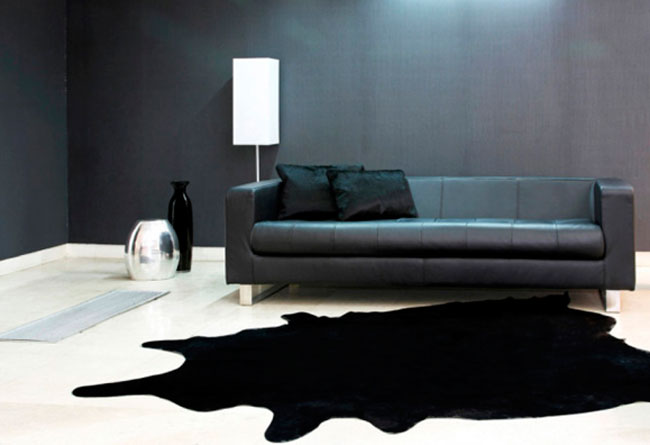 Черные диваны в интерьере – варианты использования