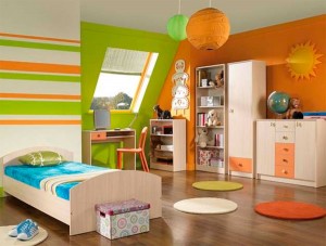 Комната в зелено-оранжевом цвете