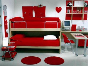 Красная детская комната для девочки