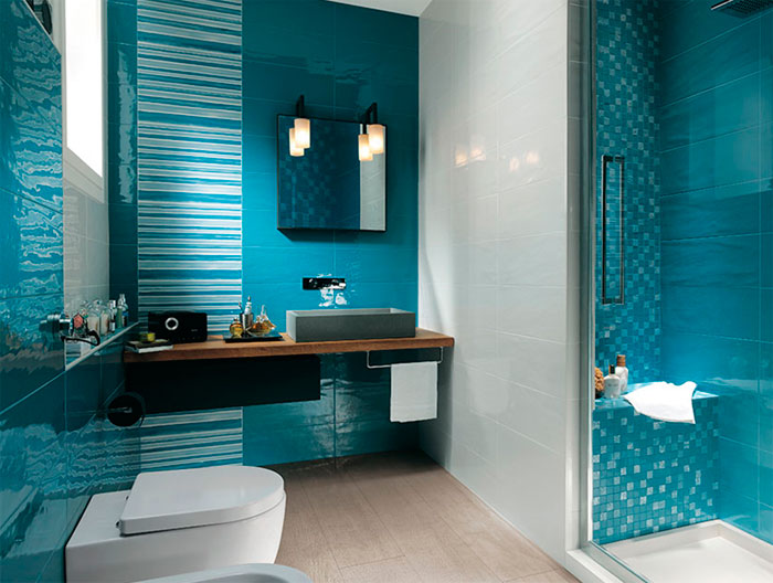 Интерьер в голубом стиле в ванной комнате