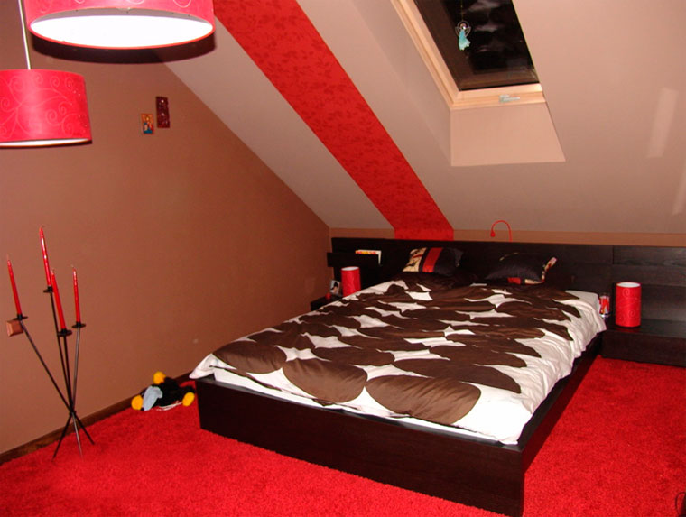 Маленькая красная спальня
