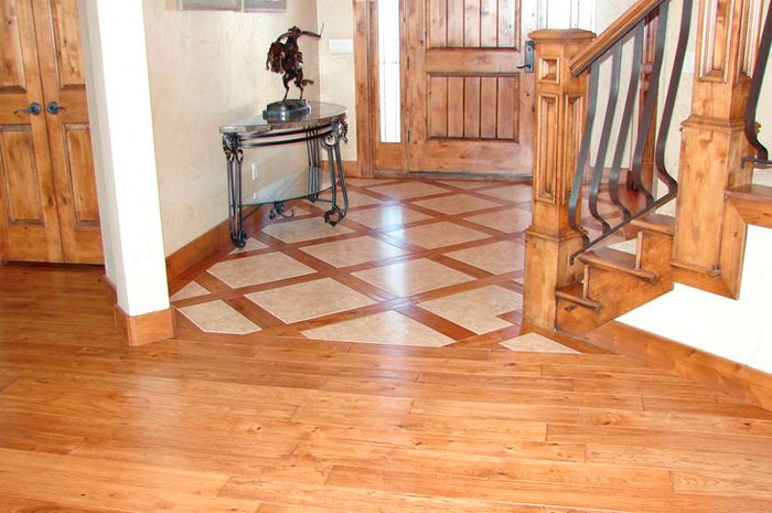 Керамическая плитка в гостиную - имитация деревянного пола