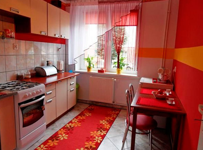 Кухня в желто красном цвете