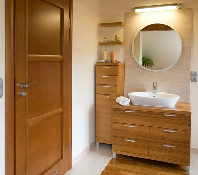 Фото. Тумба с зеркалом для ванной комнаты со шкафом в пенале