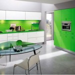 Интерьер кухни бело-зеленого цвета