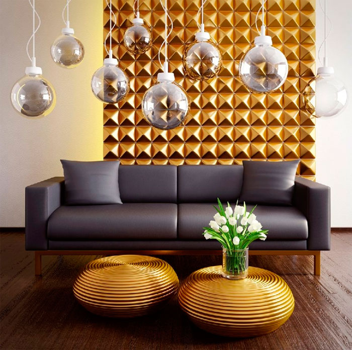 Мягкая мебель в гостиной в золотом интерьере