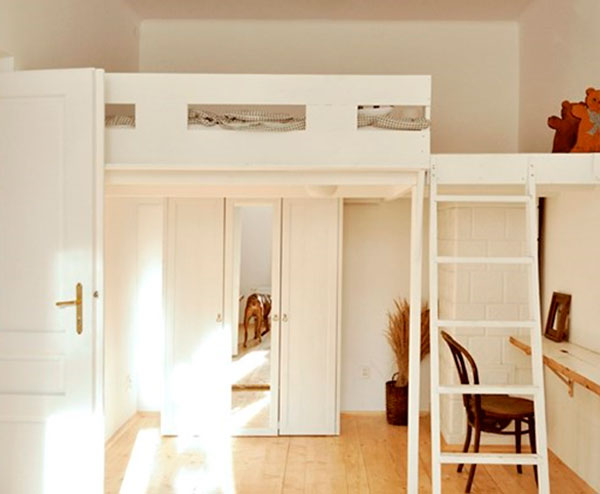 Идеи дизайна интерьера маленькой спальни в скандинавском стиле с антресолью