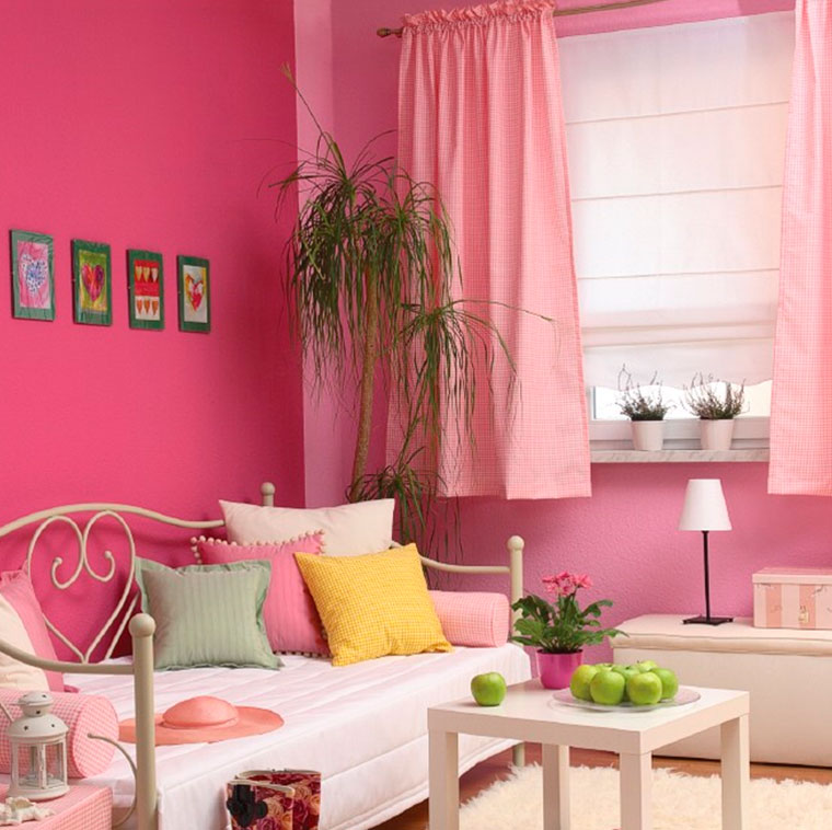 Желто розовый дизайн. Розовый цвет в интерьере. Комната с розовыми стенами. Сочетание розового в интерьере. Яркие стены в интерьере.