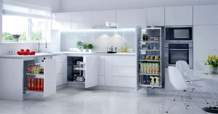 Кухня со встроенным холодильником – фото