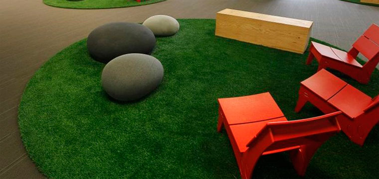Декоративная искусственная трава для интерьера