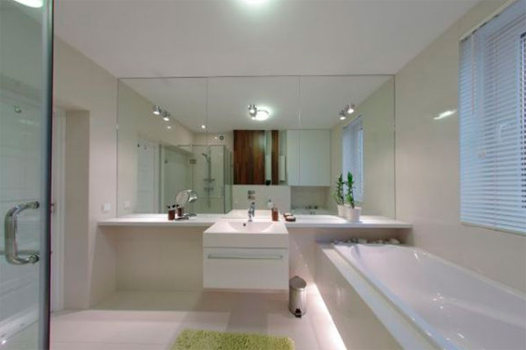 Настенные зеркала для ванной