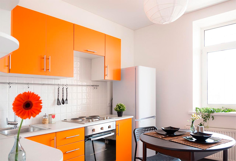 Оранжевый кухонный гарнитур